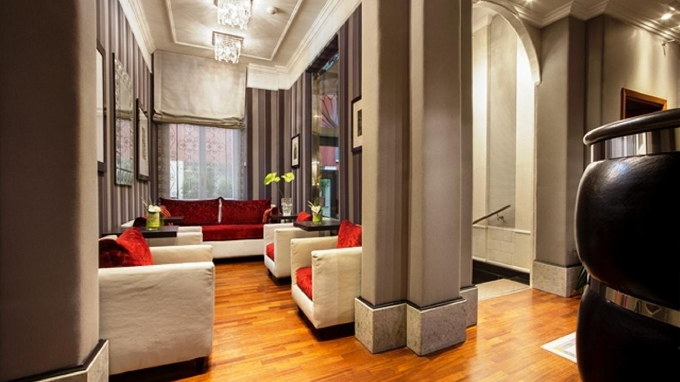 Royal Court Hotel